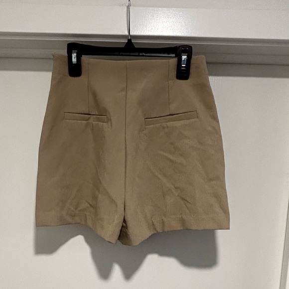 @funmom91 raffle item Aqua women’s khaki shorts retail $68 - Picture 2 of 5